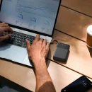 Kompakte magnetische Powerbank für iPhone und Android